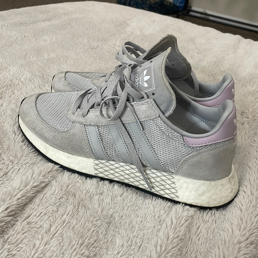 comfy adidas! I want to keep them but they’re too small for me, nice condition!